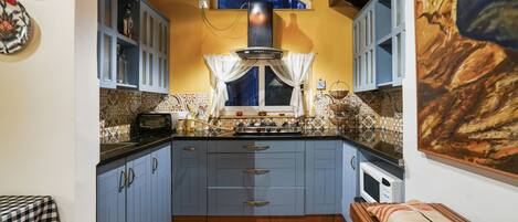 Villa Deluxe | Cuisine privée | Réfrigérateur, four, plaque de cuisson, grille-pain