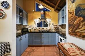 Villa – deluxe | Eget kjøkken | Kjøleskap, ovn, kokeplater og brødrister