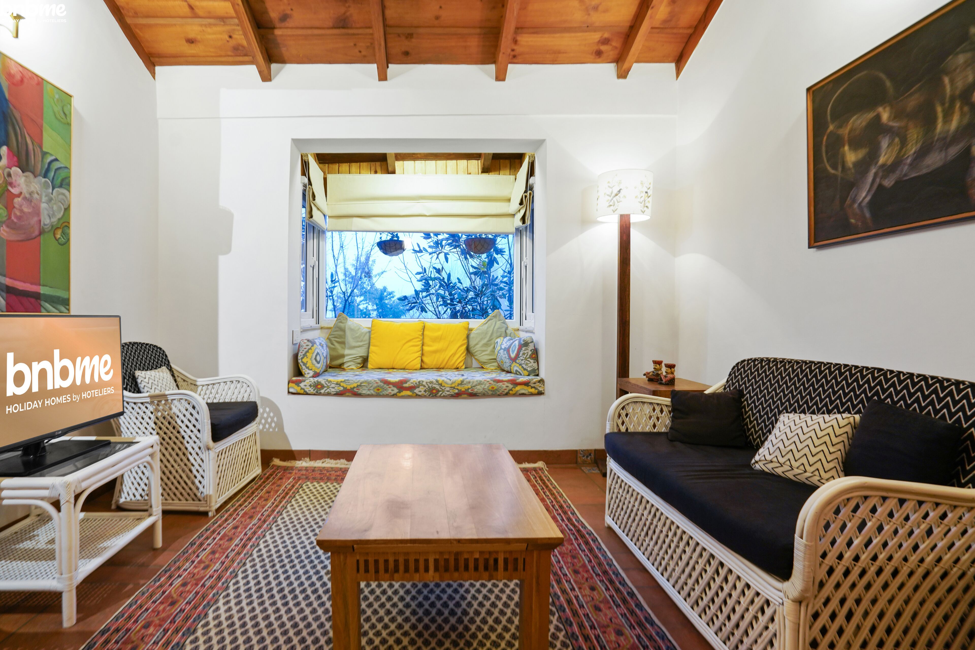 Deluxe Villa | Living area | 32-inch LED TV with cable channels, TV