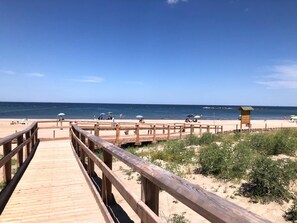 På stranden