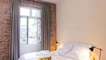 1 Schlafzimmer, Zimmersafe, Schreibtisch, Bügeleisen/Bügelbrett