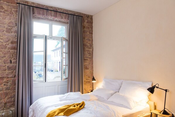 1 Schlafzimmer, Zimmersafe, Schreibtisch, Bügeleisen/Bügelbrett