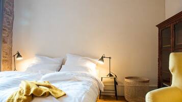 1 Schlafzimmer, Zimmersafe, Schreibtisch, Bügeleisen/Bügelbrett