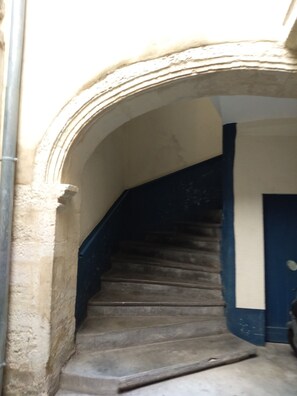 المنشأة من الداخل