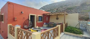 Outdoor dining - Stavlos Country House (Arcesine)