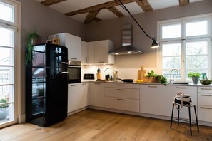 Kühlschrank, Ofen, Herdplatte, Geschirrspüler