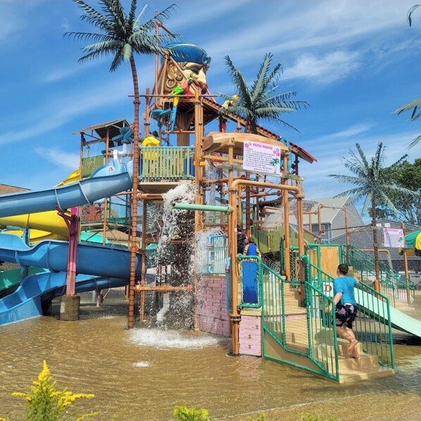 Children’s area - Clean cozy cottage 1 mile from beach.  (Old Orchard Beach)