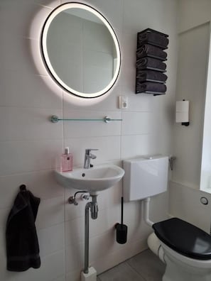 Deluxe Studio Suite | Bathroom - Studio Trenz for two - Groningen Center (Groningen)