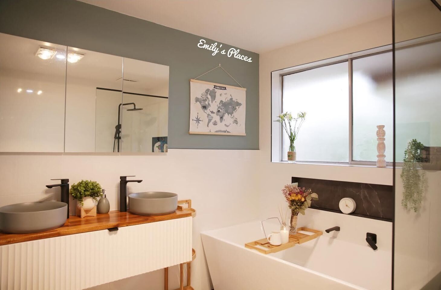 Combined shower/bathtub, jetted bath, hair dryer, towels