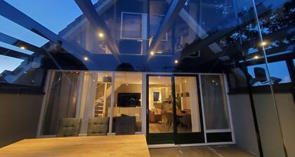 Luxuriöses Ferienhaus mit Terrassenüberdachung, WLAN, Gemeinschaftspool, E-Bikes