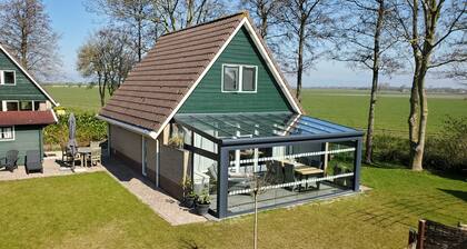 Luxuriöses Ferienhaus mit Terrassenüberdachung, WLAN, Gemeinschaftspool, E-Bikes