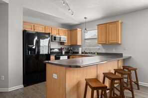 Fridge, microwave, oven, stovetop - Good Vibes PCB- Private and Serene Getaway (Panama City Beach)