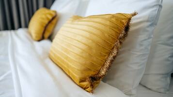 Deluxe Double Room | Hypo-allergenic bedding, in-room safe, desk, soundproofing