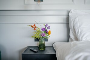 Habitación junior doble | Ropa de cama hipoalergénica, caja fuerte, escritorio