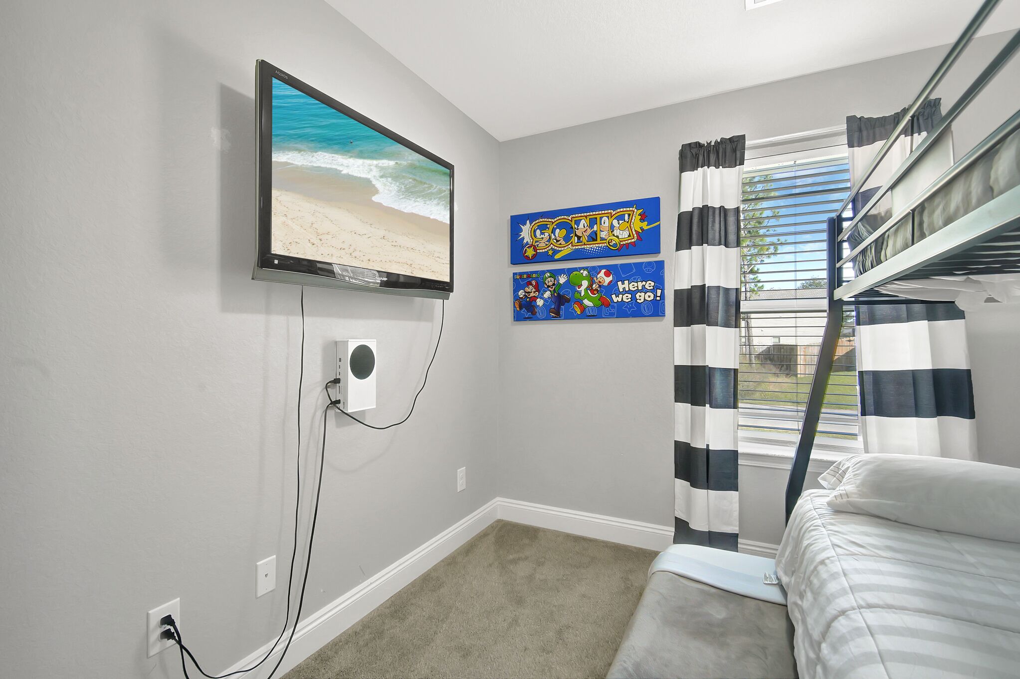 4 bedrooms, desk, iron/ironing board, free WiFi