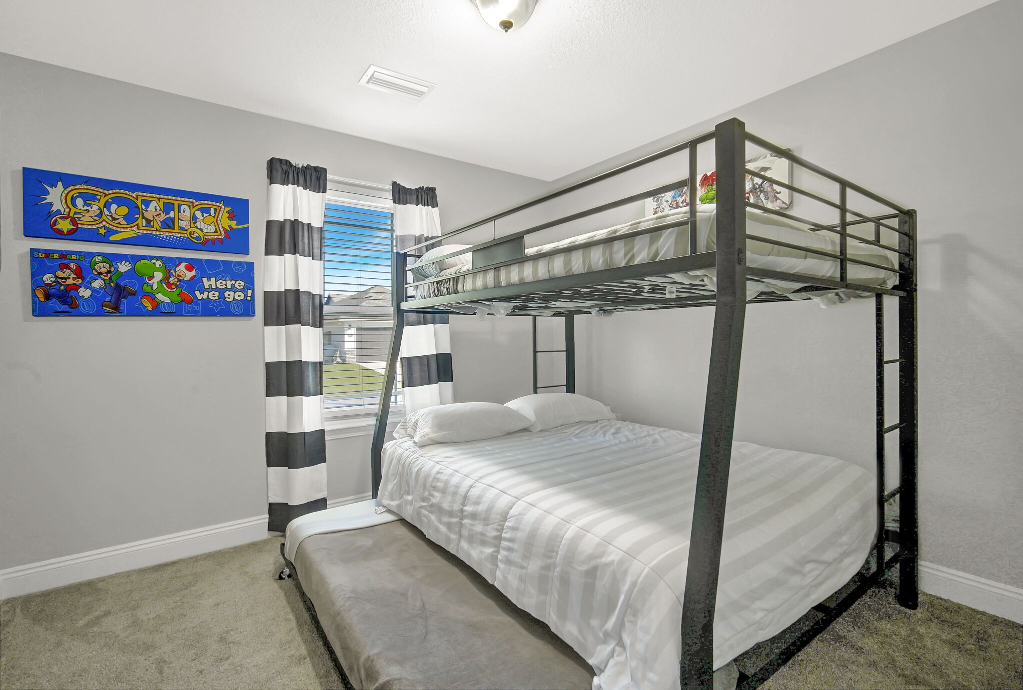 4 makuuhuonetta, työpöytä, silitysrauta/-lauta, ilmainen Wi-Fi