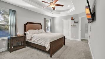 4 slaapkamers, een bureau, een strijkplank/strijkijzer, gratis wifi