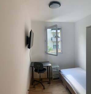 3 bedrooms, desk, free WiFi, bed sheets