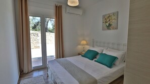 3 bedrooms, in-room safe, iron/ironing board, free WiFi