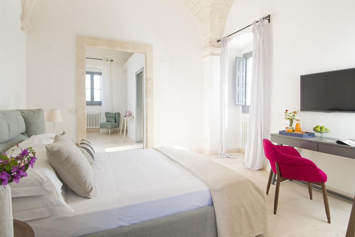 Deluxe-Doppelzimmer | Italienische Bettbezüge von Frette, hochwertige Bettwaren, Minibar