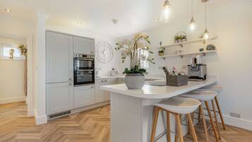 Casa de campo | Cozinha privada | Geladeira, micro-ondas, fogão, cooktop