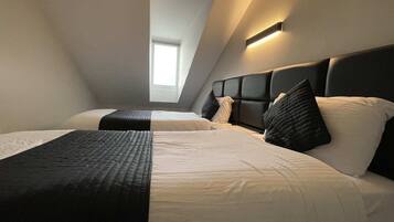 Superior Apartment | Iron/ironing board, free WiFi, bed sheets