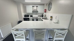 Superior Apartment | Private kitchen | Fridge, microwave, oven, stovetop - Mays Apartments (Liverpool)