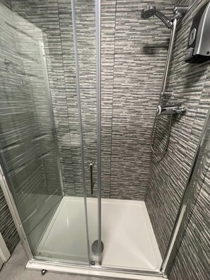 Superior Apartment | Bathroom - Mays Apartments (Liverpool)