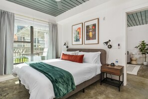 1 bedroom, desk, iron/ironing board, travel cot - Lodgeur | Fancy 1BR loft w/ office | Midtown (Houston)