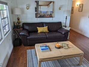 Smart TV, table tennis, books