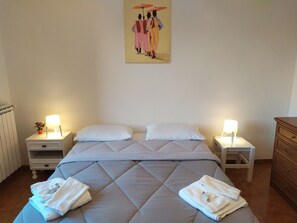 3 Schlafzimmer, Schreibtisch, Reisekinderbett, WLAN