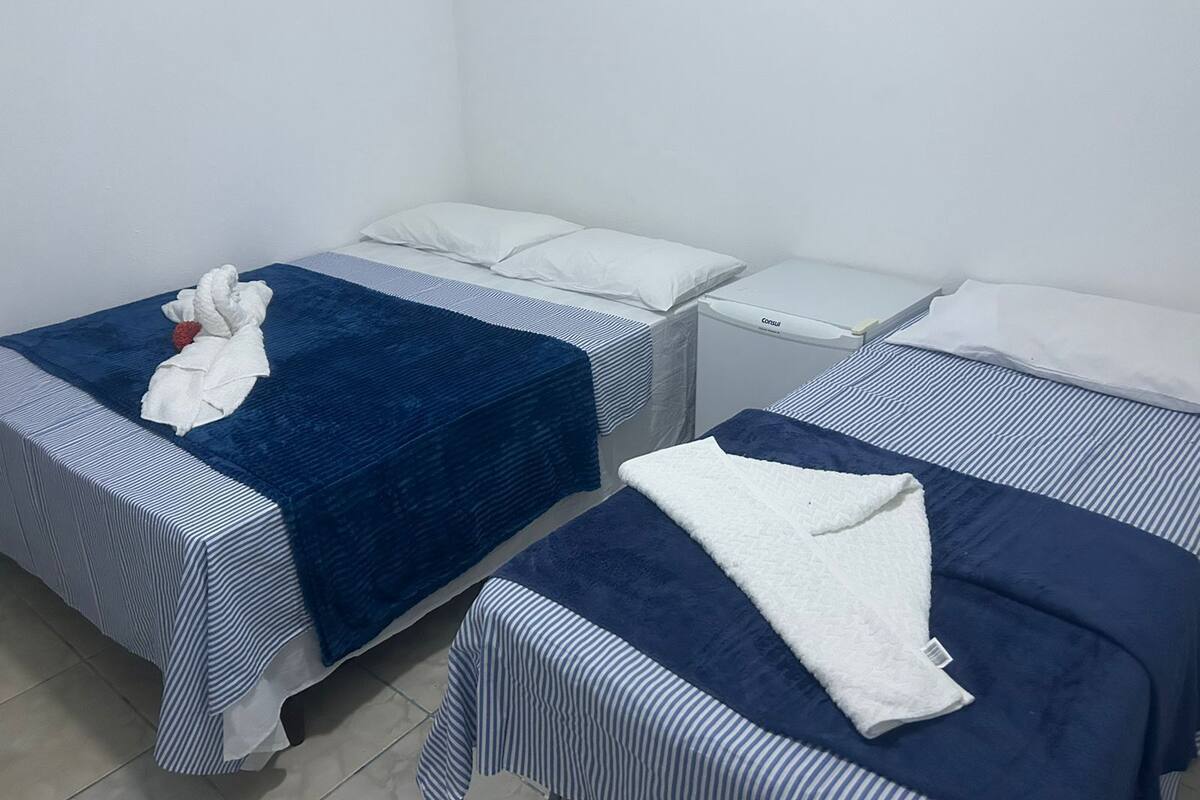 Habitación triple familiar | Wifi gratis y ropa de cama
