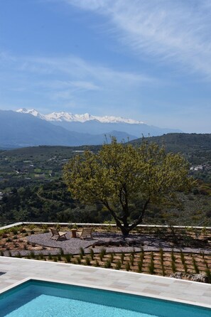 Piscina a l'aire lliure i piscina climatitzada 