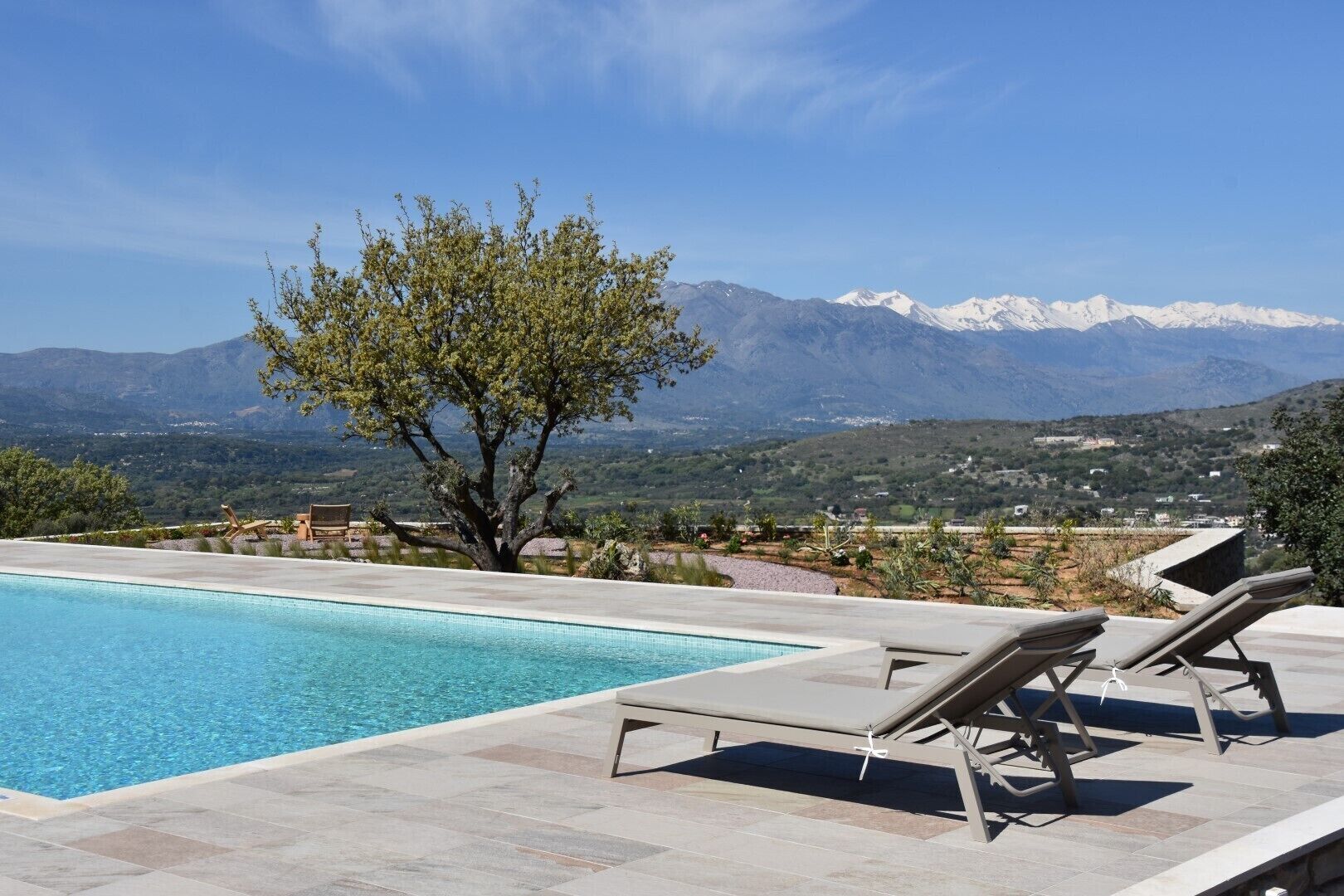 室外游泳池，恒温泳池