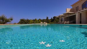 Piscine extérieure, piscine chauffée
