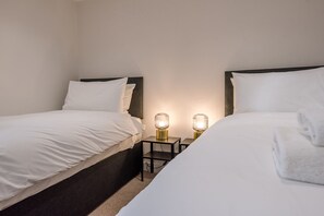 Casa (3 Bedrooms) | 3 camere, materassi in memory foam, una scrivania, postazione laptop