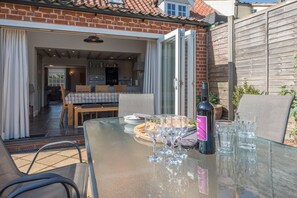 Outdoor dining - Baxter House, Wangford (Beccles)