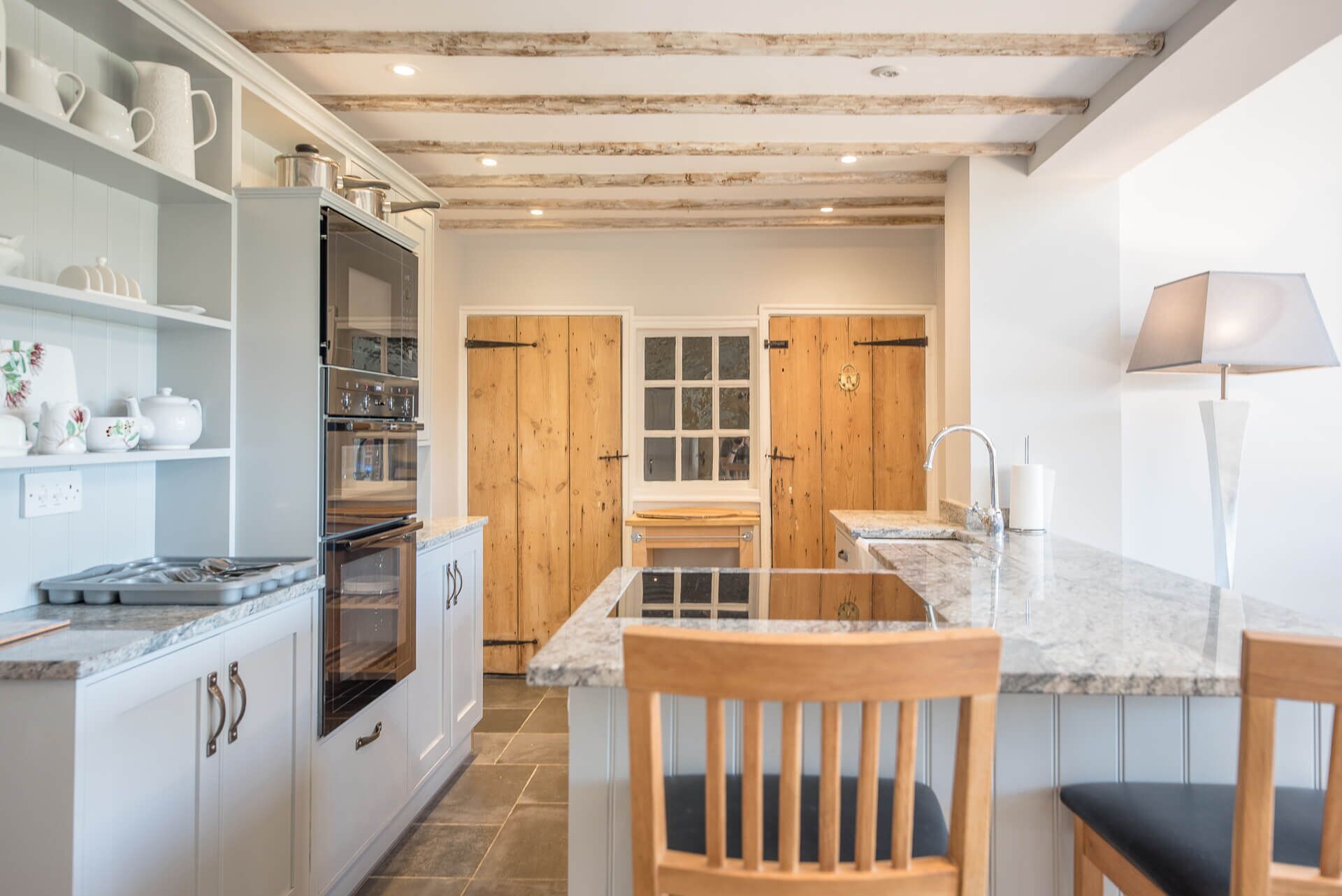 Lò vi sóng, lò nướng, bếp nấu, máy rửa bát 