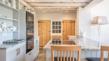 Lò vi sóng, lò nướng, bếp nấu, máy rửa bát