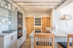 Microwave, oven, stovetop, dishwasher - Baxter House, Wangford (Beccles)