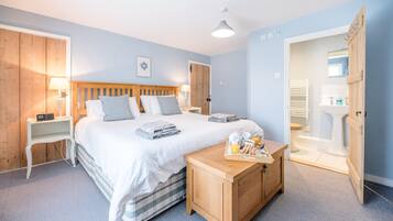 4 bedrooms, laptop workspace, iron/ironing board, bed sheets