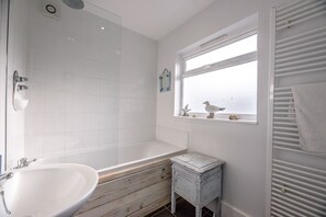 House (2 Bedrooms) | Bathroom | Shampoo
