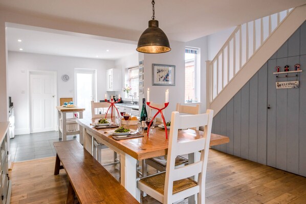 Maison (2 Bedrooms) | Cuisine privée | Micro-ondes, four, lave-vaisselle, chaise haute