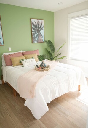 4 bedrooms, iron/ironing board, free WiFi, bed sheets