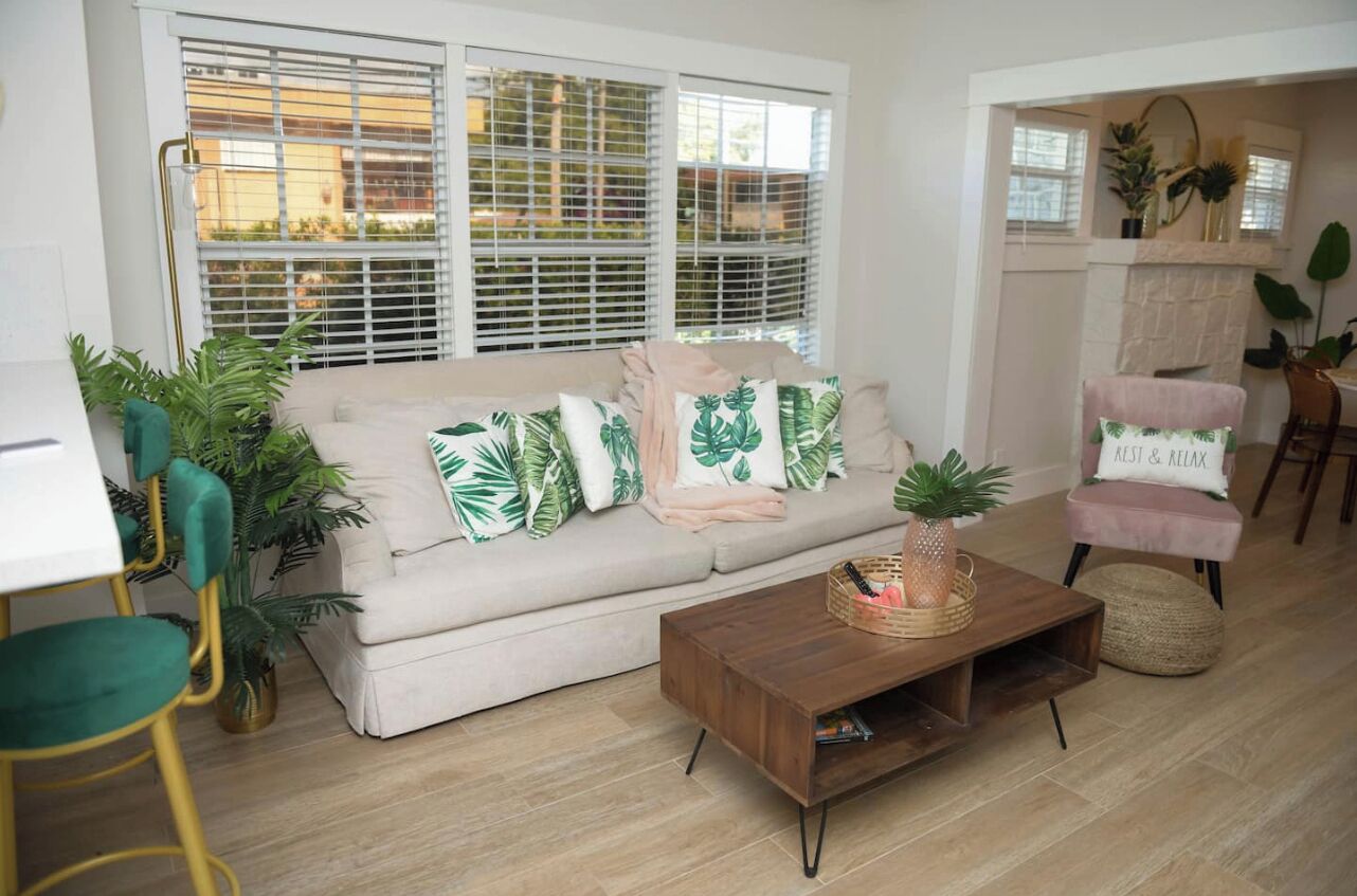 Smart-TV, Kamin, Bücher