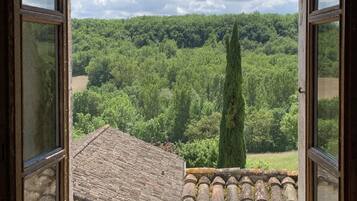 Iron/ironing board, free cots/infant beds, free WiFi, bed sheets