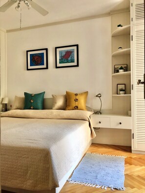 2 bedrooms, WiFi - House center with terrace (Split)