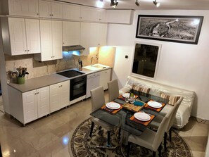 Dining - House center with terrace (Split)