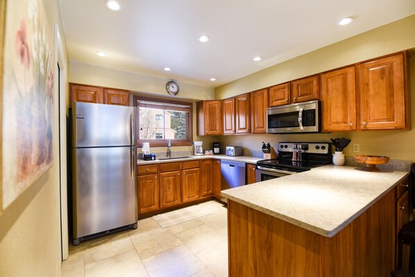 Fridge, microwave, coffee/tea maker, toaster