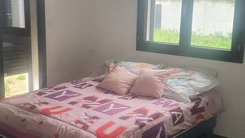 2 bedrooms, desk, iron/ironing board, free WiFi